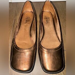 Life Stride Women's Metallic Bronze Flats